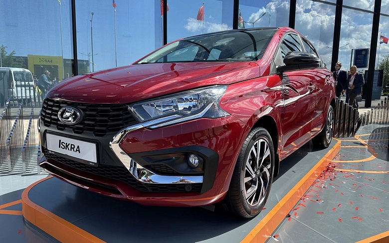 Всё больше российского в Lada Iskra. Новая модель АвтоВАЗа&nbsp;получит российские зеркала,&nbsp;и&nbsp;отечественный &laquo;Атом&raquo; &mdash; тоже